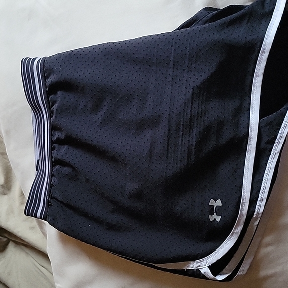 UnderArmour Running Shorts - Picture 2 of 3
